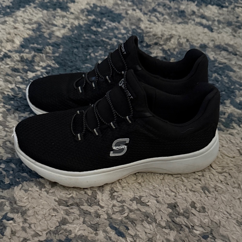 Skechers Sport Women’s Black and White Sneakers. Size 6